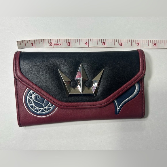 Kingdom Hearts - Wallet w/ Crown Emblem ๐ค๐๐๏ธ - Picture 9 of 11